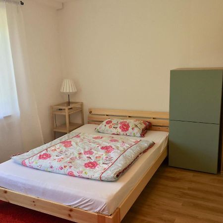 Mayen, Im Mohren, Privatzimmer Nr2, Waldrand, Nahe Nurburgring & Burg Eltz, Gemeinschaftsbad Exterior foto